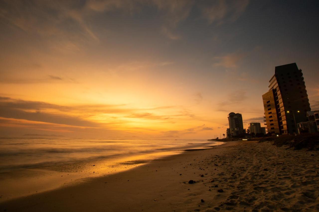 סטראנד Ocean Breeze Hotel מראה חיצוני תמונה