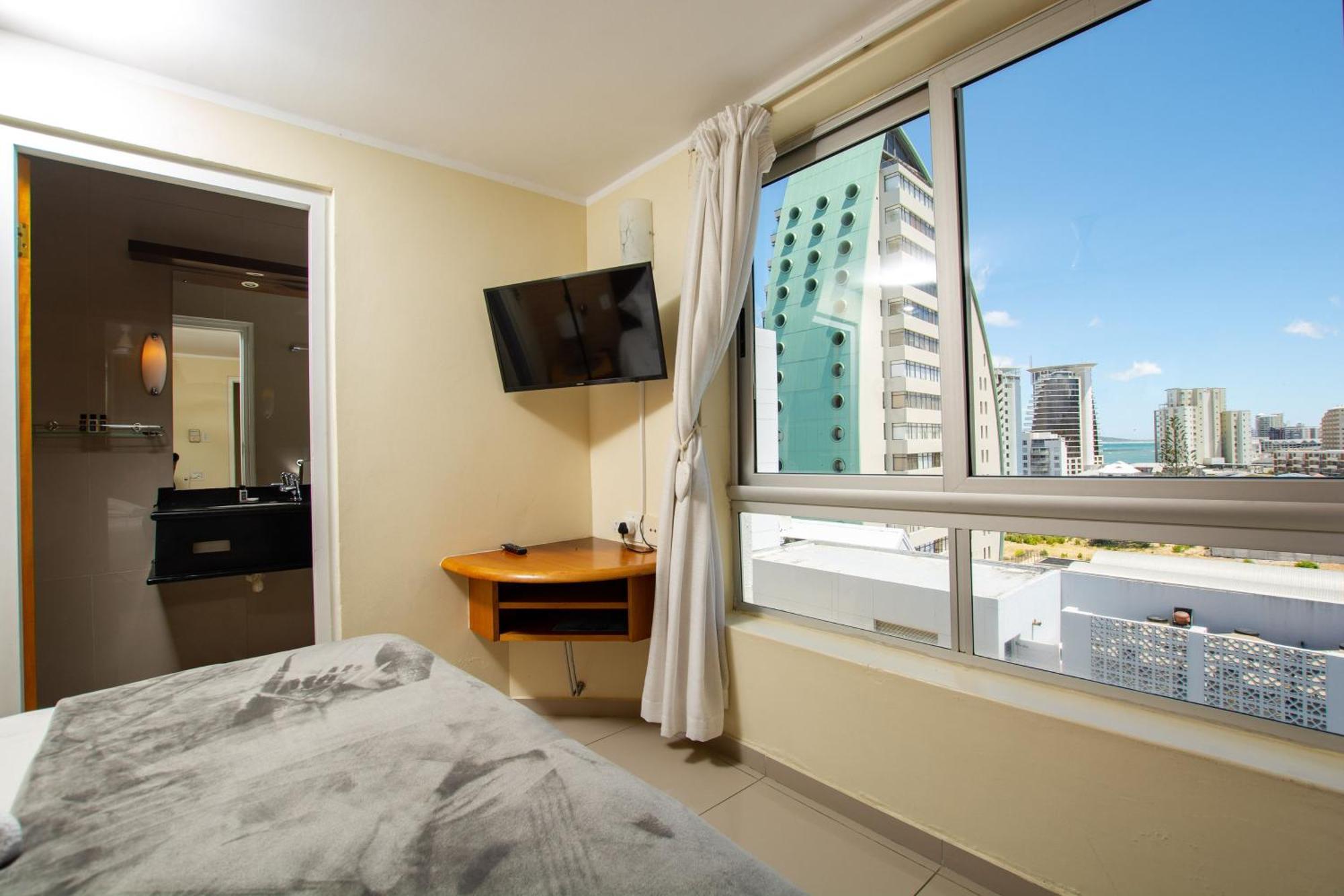 סטראנד Ocean Breeze Hotel מראה חיצוני תמונה